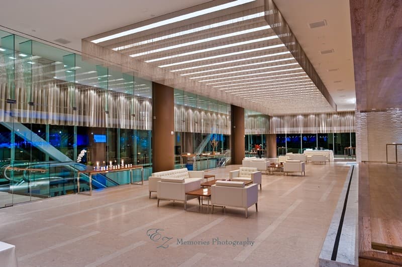 1001wtmk 1 - Lobby