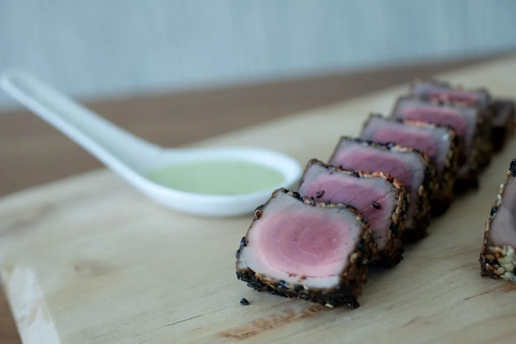 Seared tuna with a wasabi cream sauce 1024x682 - Butlered Hors d'oeuvres