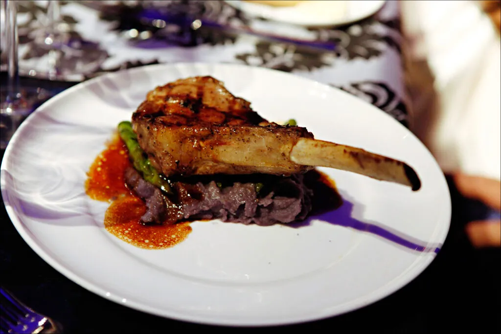 Veal Chop 1024x683 - Entrees